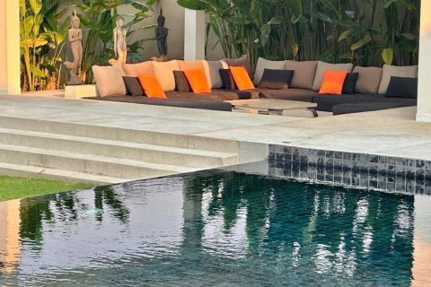 Chalet de 4 dormitorios en Pattaya, Tailandia № 130459 - foto 9