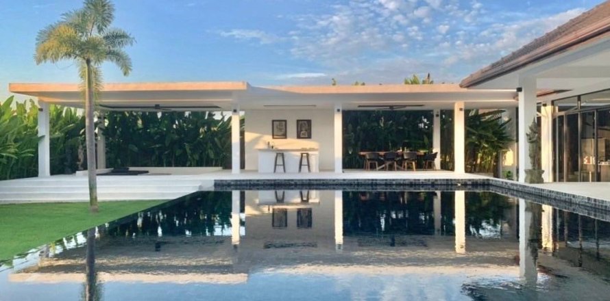 Chalet de 4 dormitorios en Pattaya, Tailandia № 130459