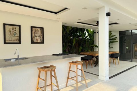 Chalet de 4 dormitorios en Pattaya, Tailandia № 130459 - foto 13