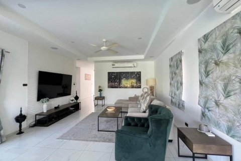 Chalet de 3 dormitorios en Hua Hin, Tailandia № 133005 - foto 2
