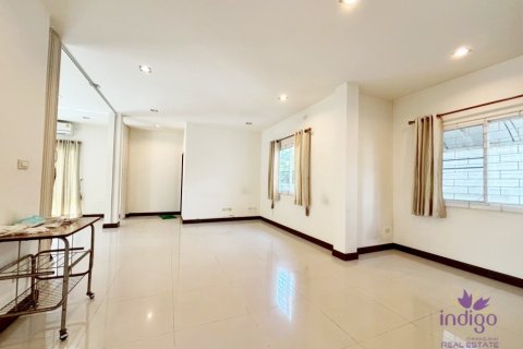 Casa de 3 dormitorios en Saraphi, Tailandia № 125764 - foto 3