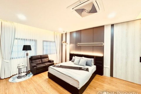 Casa de 3 dormitorios en Pattaya, Tailandia № 125761 - foto 18