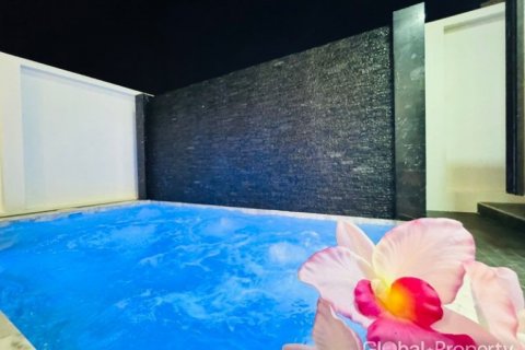 Casa de 3 dormitorios en Pattaya, Tailandia № 125761 - foto 3