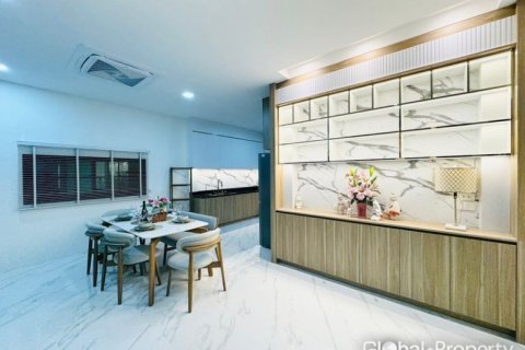 Casa de 3 dormitorios en Pattaya, Tailandia № 125761 - foto 9
