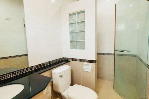 Casa de 6 dormitorios en San Kamphaeng, Tailandia № 125767 - foto 14