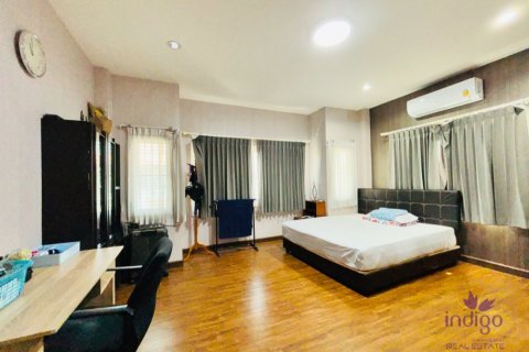 Casa de 6 dormitorios en San Kamphaeng, Tailandia № 125767 - foto 11