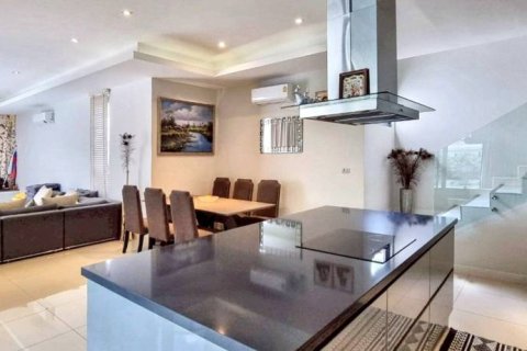 Casa de 4 dormitorios en Pattaya, Tailandia № 125951 - foto 5