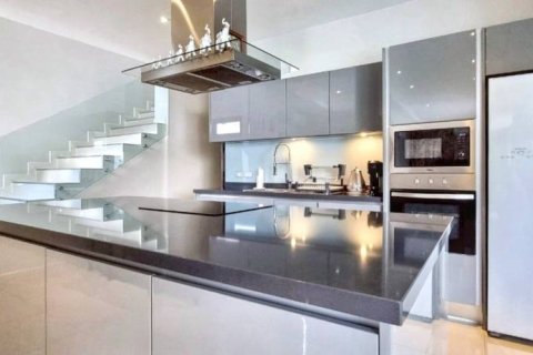 Casa de 4 dormitorios en Pattaya, Tailandia № 125951 - foto 8