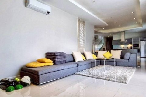 Casa de 4 dormitorios en Pattaya, Tailandia № 125951 - foto 3