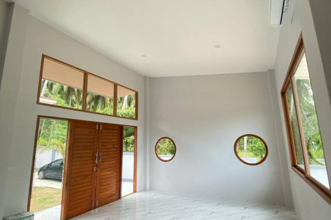 Chalet de 3 dormitorios en Surat Thani, Tailandia № 125945 - foto 9