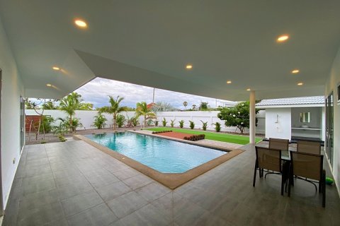 Casa de 3 dormitorios en Hua Hin, Tailandia № 125454 - foto 11