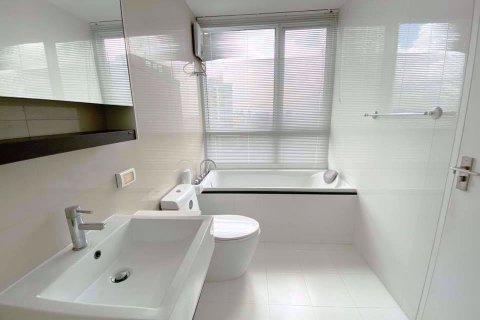 Condominio de 3 dormitorios en Watthana, Bangkok, Tailandia № 76563 - foto 18