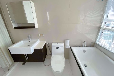 Condominio de 3 dormitorios en Watthana, Bangkok, Tailandia № 76564 - foto 15