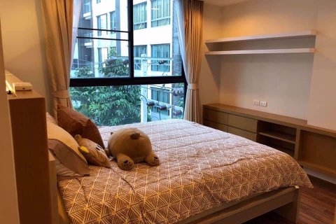 Condominio de 2 dormitorios en Khlong Toei, Bangkok, Tailandia № 76681 - foto 7