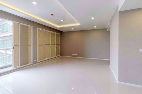 Condominio de 3 dormitorios en Bang Kho Laem, Bangkok, Tailandia № 76685 - foto 2