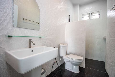 Casa de 5 dormitorios en Chiang Mai, Tailandia № 126299 - foto 9