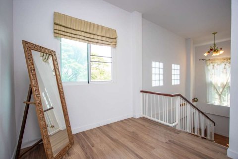 Casa de 5 dormitorios en Chiang Mai, Tailandia № 126299 - foto 25