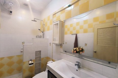 Casa de 4 dormitorios en Pattaya, Tailandia № 82991 - foto 17