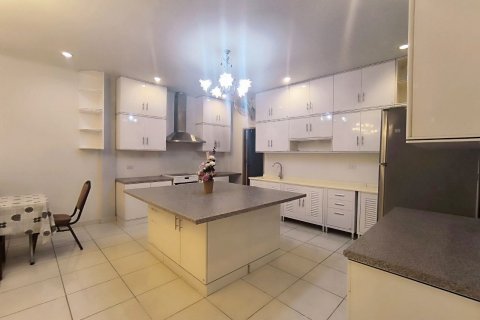 Casa de 4 dormitorios en Pattaya, Tailandia № 82991 - foto 8