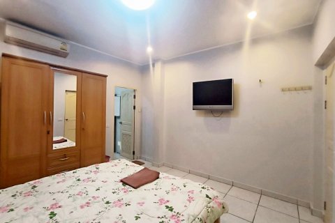 Casa de 4 dormitorios en Pattaya, Tailandia № 82991 - foto 27