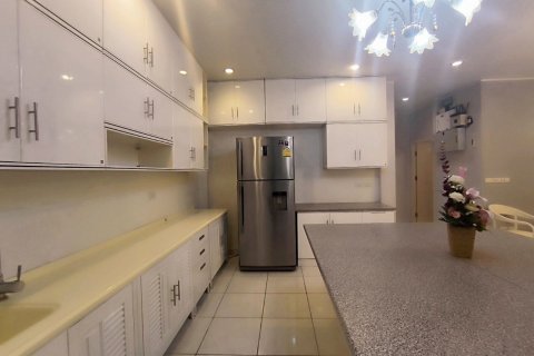 Casa de 4 dormitorios en Pattaya, Tailandia № 82991 - foto 9