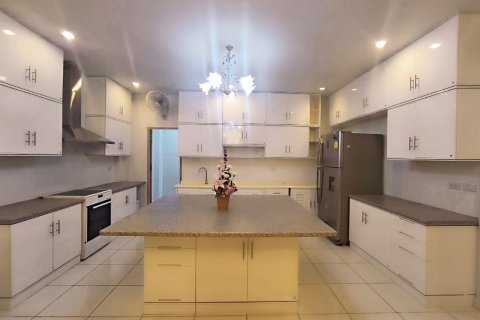 Casa de 4 dormitorios en Pattaya, Tailandia № 82991 - foto 7