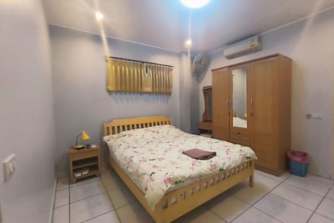 Casa de 4 dormitorios en Pattaya, Tailandia № 82991 - foto 30