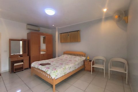 Casa de 4 dormitorios en Pattaya, Tailandia № 82991 - foto 24