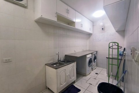 Casa de 4 dormitorios en Pattaya, Tailandia № 82991 - foto 12