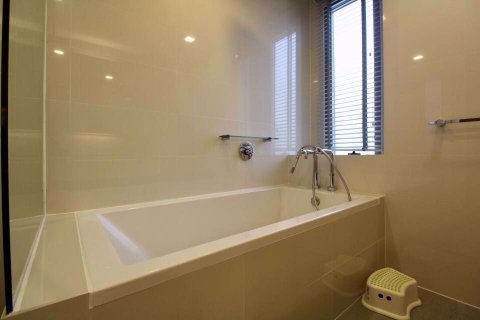 Condominio de 3 dormitorios en Khlong Toei, Bangkok, Tailandia № 76162 - foto 16