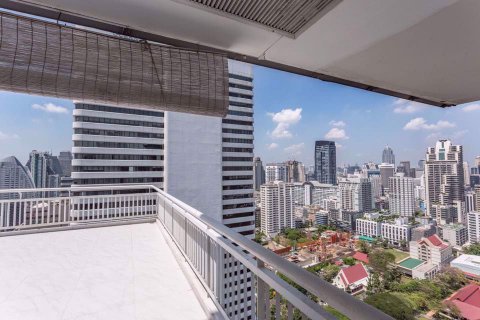 Condominio de 2 dormitorios en Watthana, Bangkok, Tailandia № 105125 - foto 15