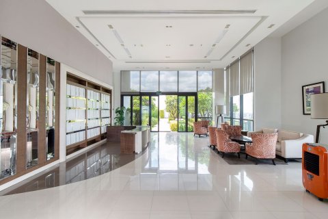 Condominio de 2 dormitorios en Watthana, Bangkok, Tailandia № 105123 - foto 18
