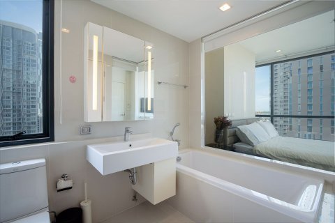 Condominio de 2 dormitorios en Watthana, Bangkok, Tailandia № 105123 - foto 6