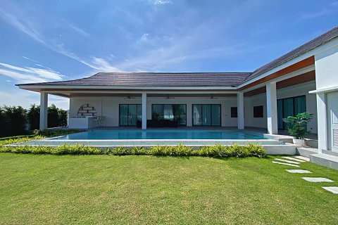 Casa de 4 dormitorios en Hua Hin, Tailandia № 125096 - foto 2