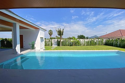 Casa de 4 dormitorios en Hua Hin, Tailandia № 125096 - foto 4