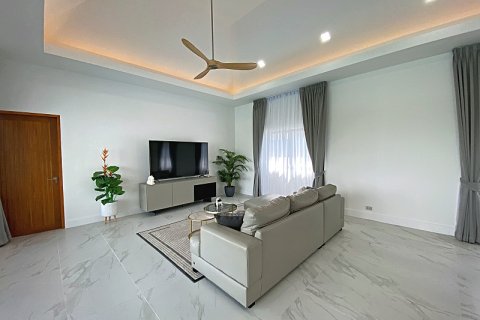 Casa de 4 dormitorios en Hua Hin, Tailandia № 125096 - foto 14