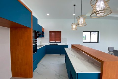 Casa de 4 dormitorios en Hua Hin, Tailandia № 125097 - foto 13