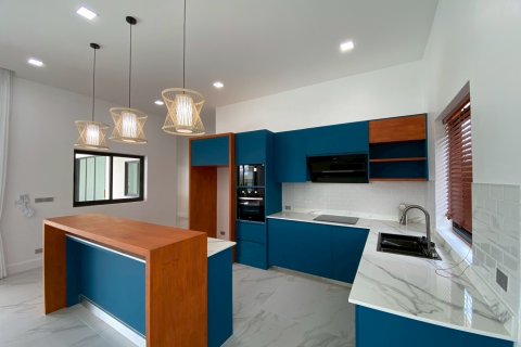 Casa de 4 dormitorios en Hua Hin, Tailandia № 125097 - foto 12