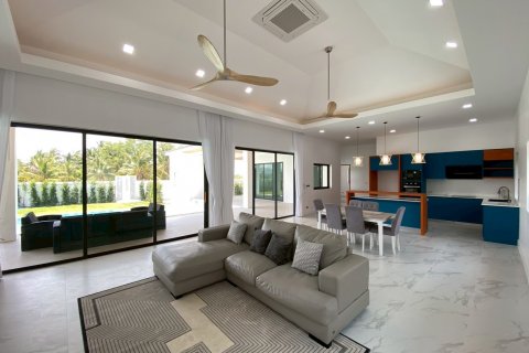 Casa de 4 dormitorios en Hua Hin, Tailandia № 125097 - foto 9