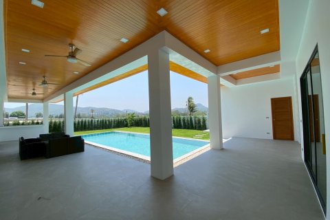 Casa de 4 dormitorios en Hua Hin, Tailandia № 125097 - foto 5