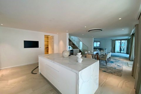 Casa de 4 dormitorios en Hua Hin, Tailandia № 125095 - foto 12