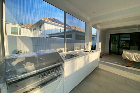 Casa de 4 dormitorios en Hua Hin, Tailandia № 125095 - foto 6
