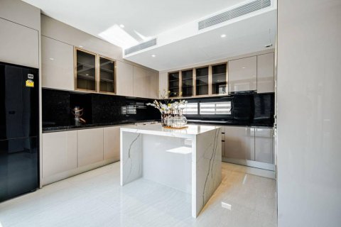 Chalet de 4 dormitorios en Bangkok, Tailandia № 132622 - foto 9