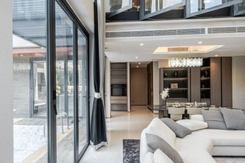 Chalet de 4 dormitorios en Bangkok, Tailandia № 132622 - foto 4