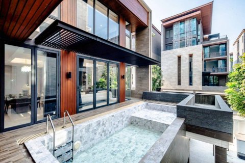 Chalet de 4 dormitorios en Bangkok, Tailandia № 132622 - foto 2
