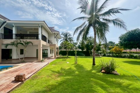 Chalet de 4 dormitorios en Hua Hin, Tailandia № 132621 - foto 5