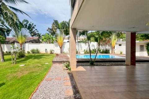 Chalet de 4 dormitorios en Hua Hin, Tailandia № 132621 - foto 8