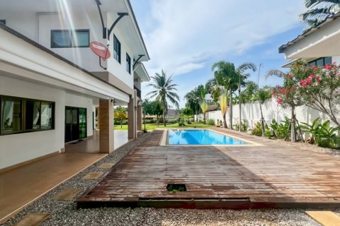 Chalet de 4 dormitorios en Hua Hin, Tailandia № 132621 - foto 10