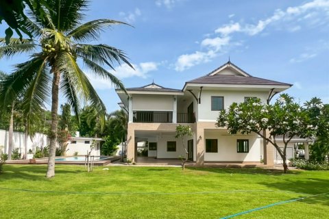 Chalet de 4 dormitorios en Hua Hin, Tailandia № 132621 - foto 6