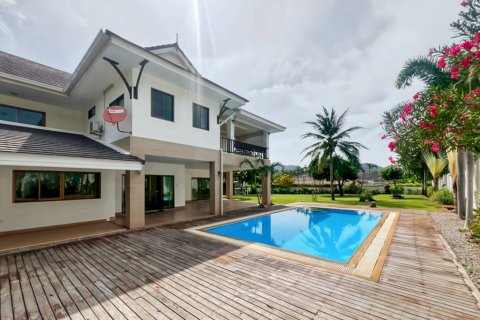 Chalet de 4 dormitorios en Hua Hin, Tailandia № 132621 - foto 3
